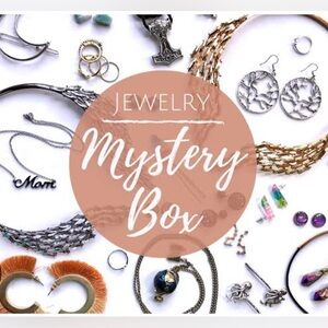 ‼️Sale ‼️ -  Accesories New -Women  Mystery Box 
Perfect Gift 🌲🎄🎅🏼